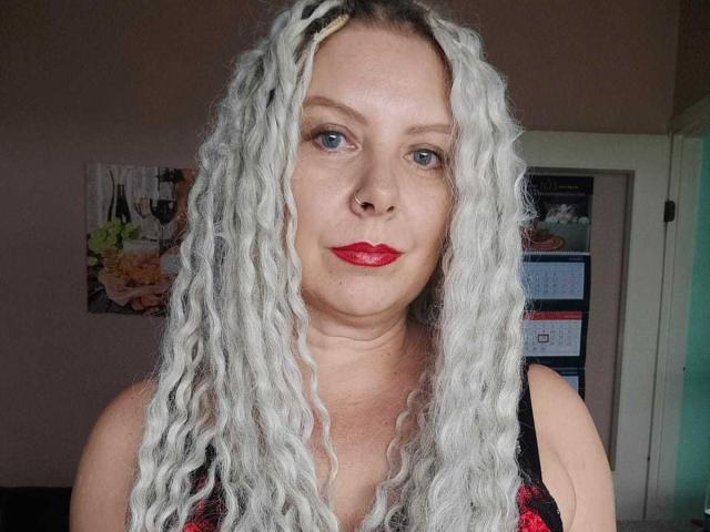 LuxuryWhite - Live sex cam - 18852722