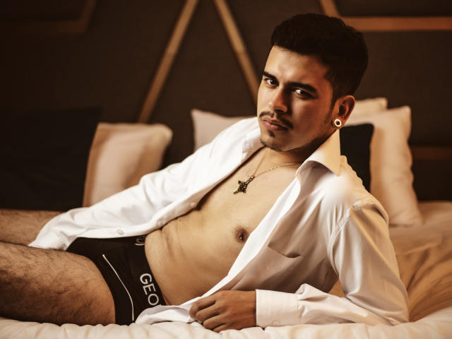 SalvattoreCos - Live Sex Cam - 18899066