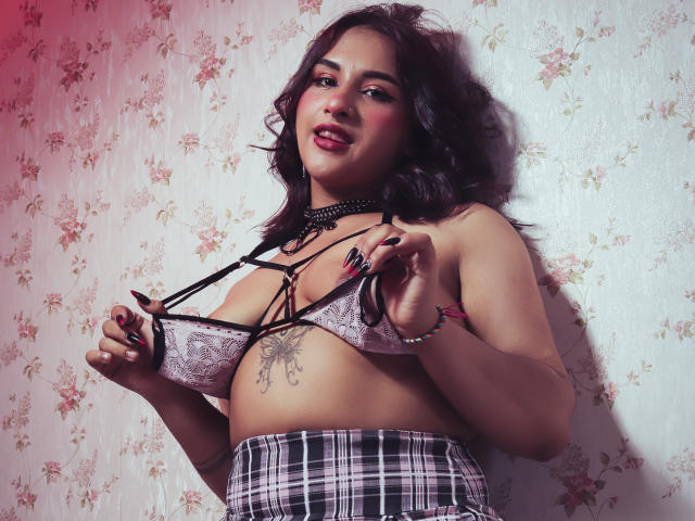 AvrilCherry - Live sex cam - 18962654