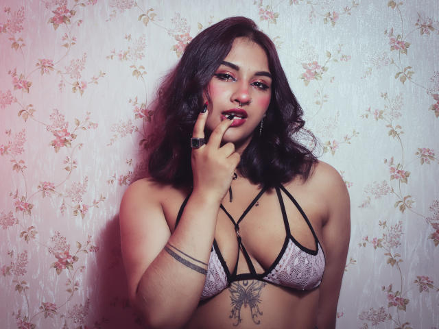 AvrilCherry - Live sex cam - 18962666