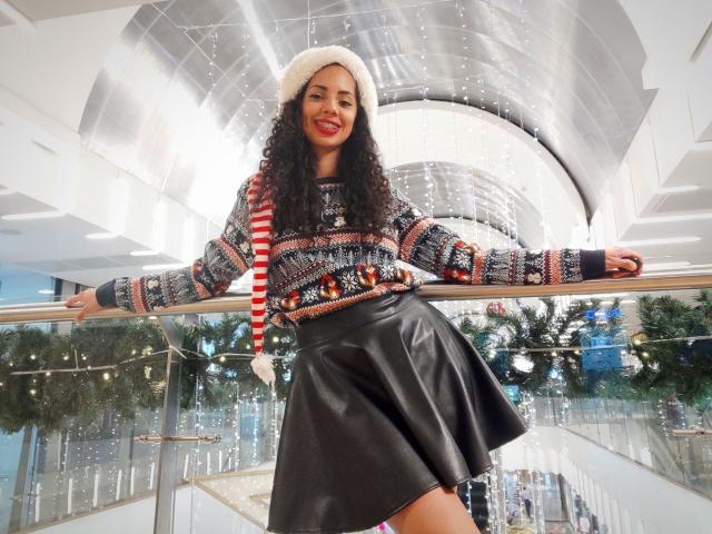 MoniqueCurlz - Live sex cam - 18973046