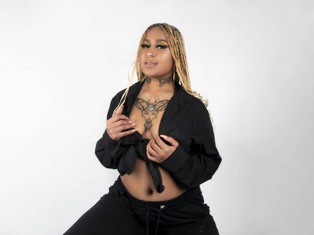 NicolettaCortez - Live sex cam - 18980138