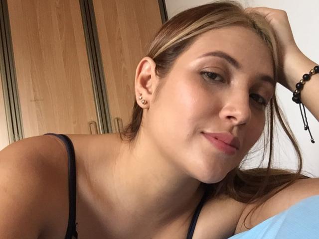SweetAppleRed - Live sex cam - 18985790