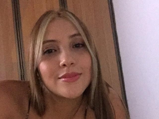SweetAppleRed - Live Sex Cam - 18985798