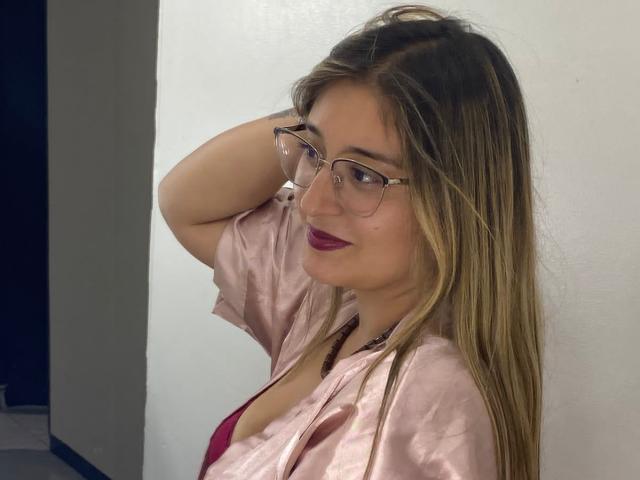 CarolineTorres - Live sex cam - 18990750