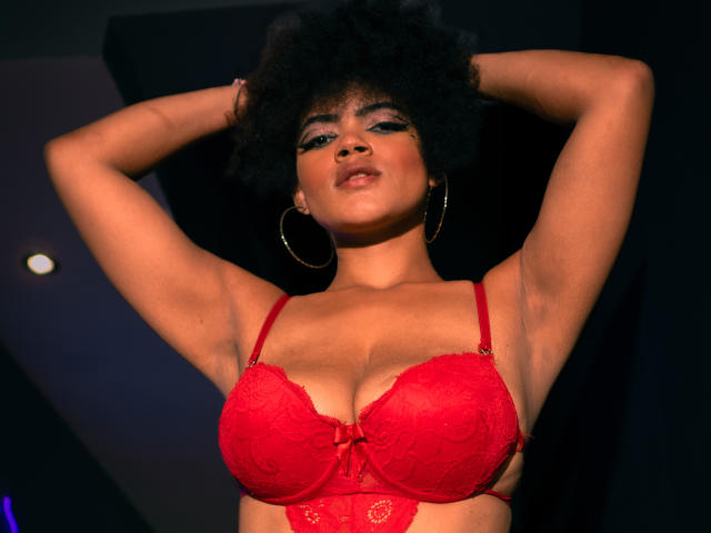 AliceJelanni - Live Sex Cam - 18993678