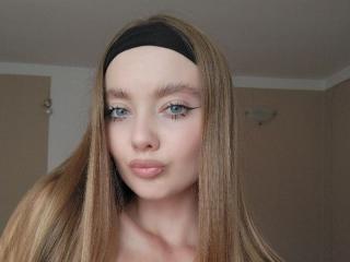 SelenaHoney - Live sex cam - 18997386