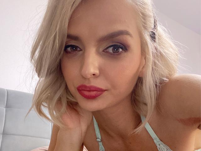 DouceAmelia - Sexe cam en vivo - 18999254