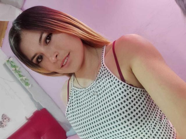 AlexandraSaenz69 - Live sex cam - 19024246