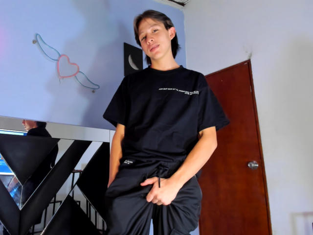 KevinBigCockX - Sexe cam en vivo - 19024722