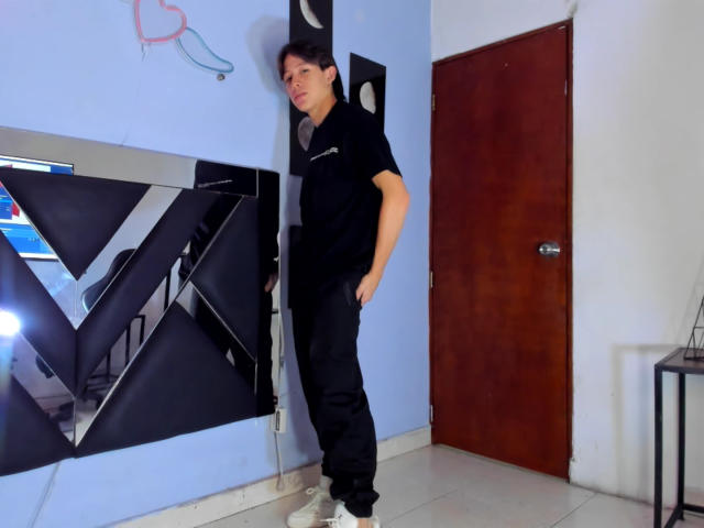 KevinBigCockX - Live Sex Cam - 19024766