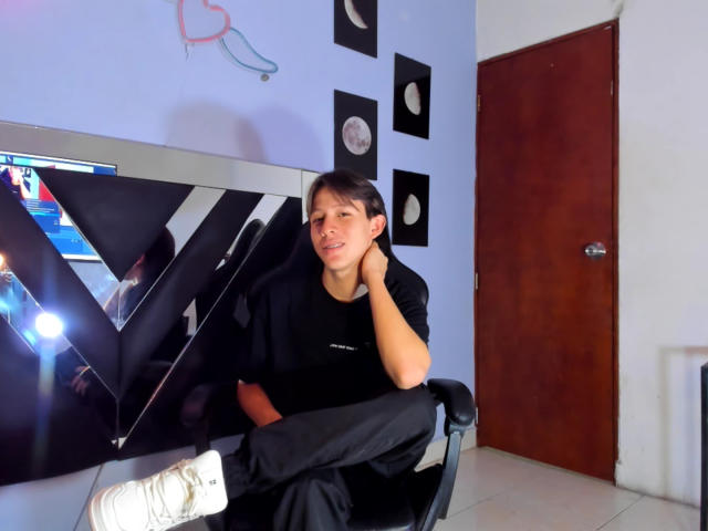 KevinBigCockX - Live sex cam - 19024778