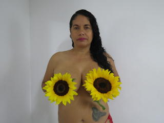 AngelinaJones - Sexe cam en vivo - 19026534