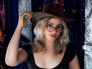 CarolineJones69 - Live sex cam - 19047946