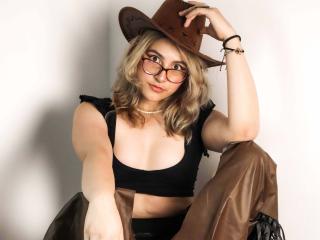 CarolineJones69 - Live sexe cam - 19048158