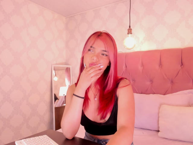 EmilieXGray - פורנו בשידור חי ומצלמת סקס - 19056022