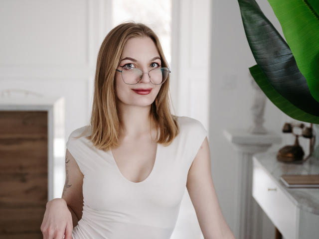 JanineTate - Live sex cam - 19059114