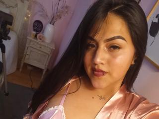 LucyThompsonn - Live Sex Cam - 19079550