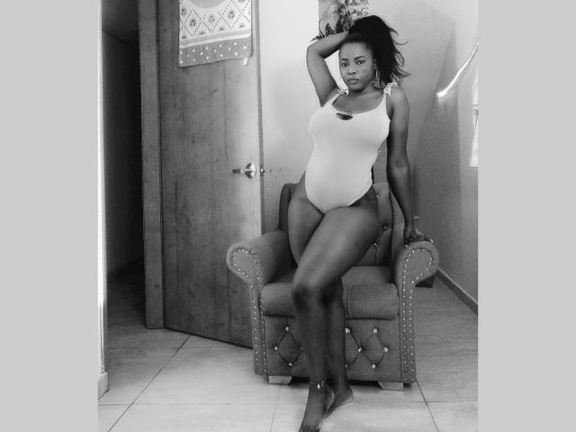EmiraHot - Live Sex Cam - 19082450