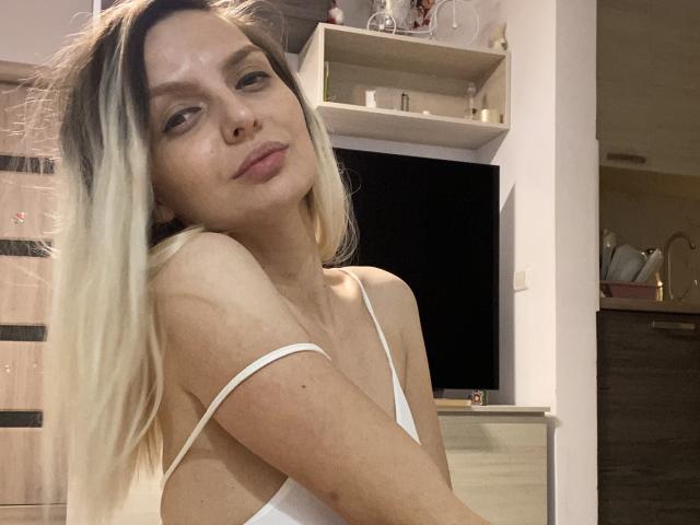 DouceAmelia - сексуальная веб-камера в реальном времени - 19088842