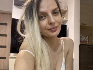 DouceAmelia - Live Sex Cam - 19088846