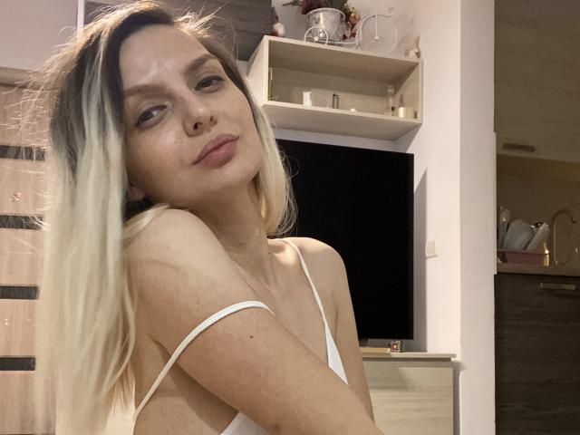 DouceAmelia - Porno na żywo i seks kamera - 19125118
