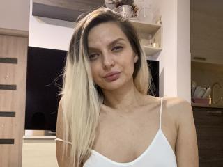 DouceAmelia - Live Sex Cam - 19125142