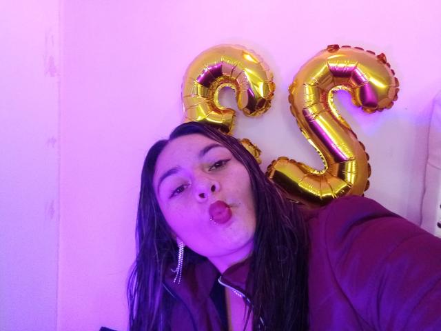 AtheneaRossi - Live Sex Cam - 19177994