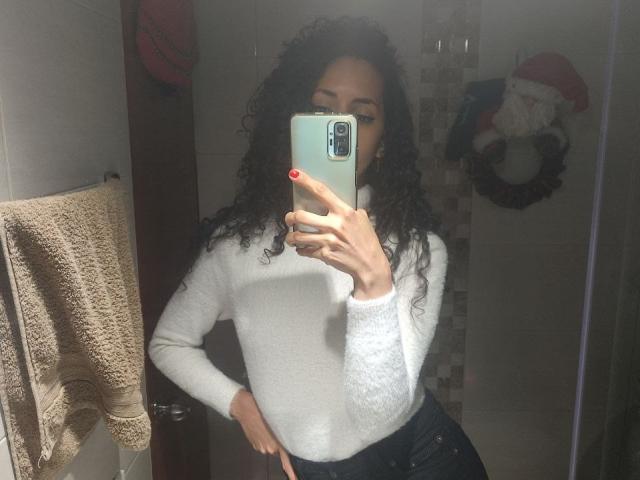 MoniqueCurlz - Live sex cam - 19179238