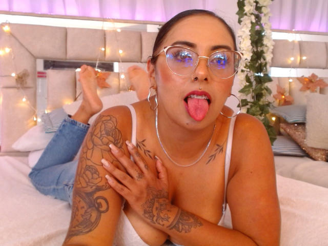 ChloeMarss - Camera khiêu dâm &amp; quyến rũ trực tiếp - 19220402