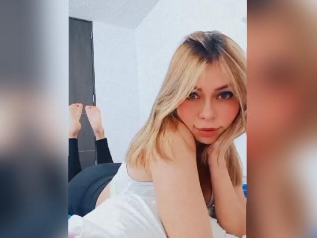 LaurynMartines - Live Sex Cam - 19279614