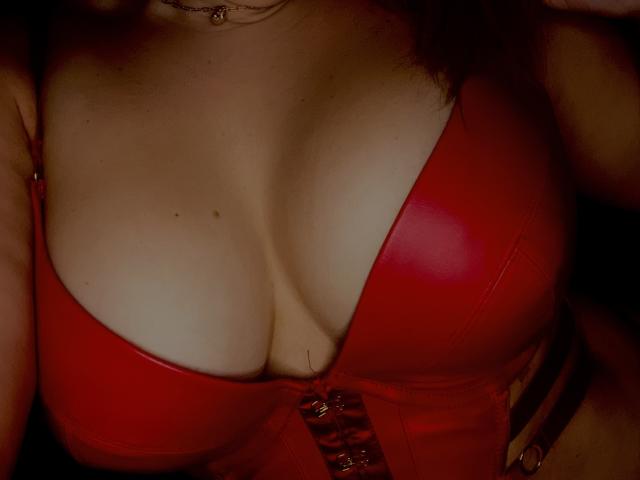 LucyHottX - Porno na żywo i seks kamera - 19284470