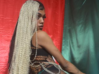 StrawberryCambell69 - Live Sex Cam - 19305546