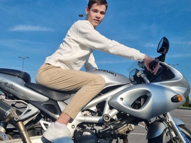 BradBert - Sexe cam en vivo - 19309654