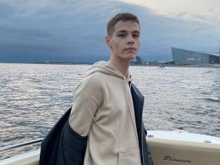 BradBert - Live sex cam - 19309670