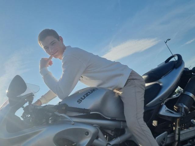 BradBert - Live sexe cam - 19309674