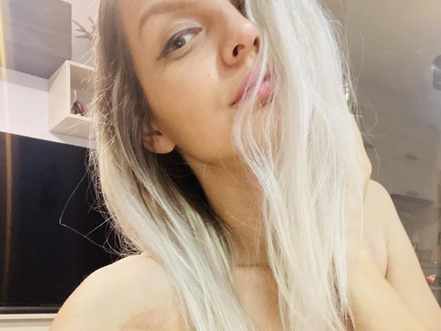 DouceAmelia - Live sex cam - 19320050