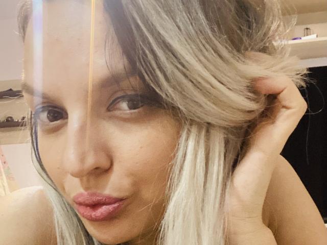 DouceAmelia - Sexe cam en vivo - 19320078