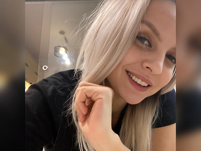 DouceAmelia - Sexe cam en vivo - 19340790