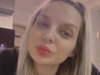 DouceAmelia - Live sex cam - 19340810