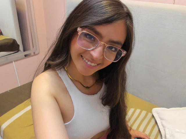 EvaMcAllister - Live Sex Cam - 19360682