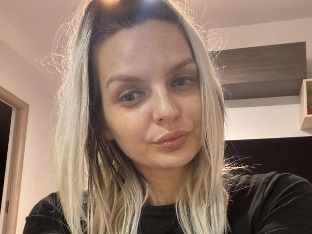DouceAmelia - Live sex cam - 19385154