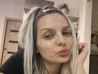 DouceAmelia - Live sex cam - 19385182