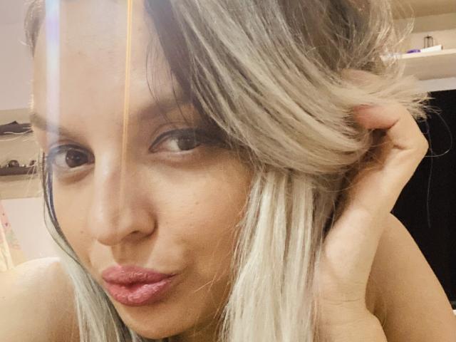 DouceAmelia - Live sex cam - 19385186