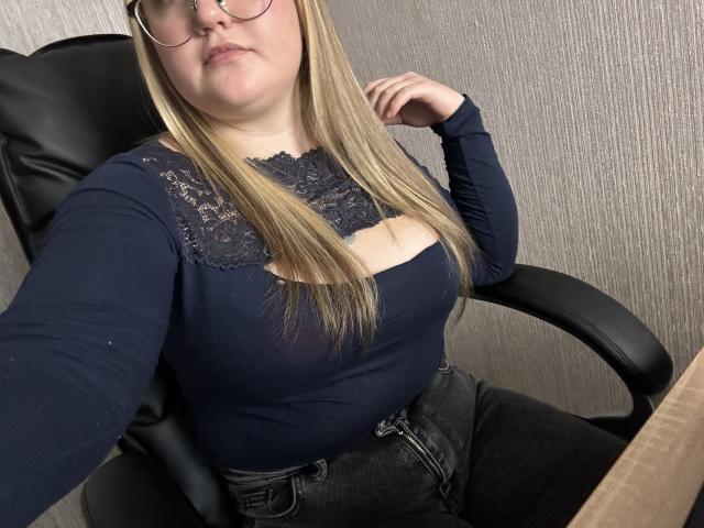 DiLaria - Live sex cam - 19394702