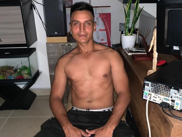 GabrielEmilio69 - Live sex cam - 19401350