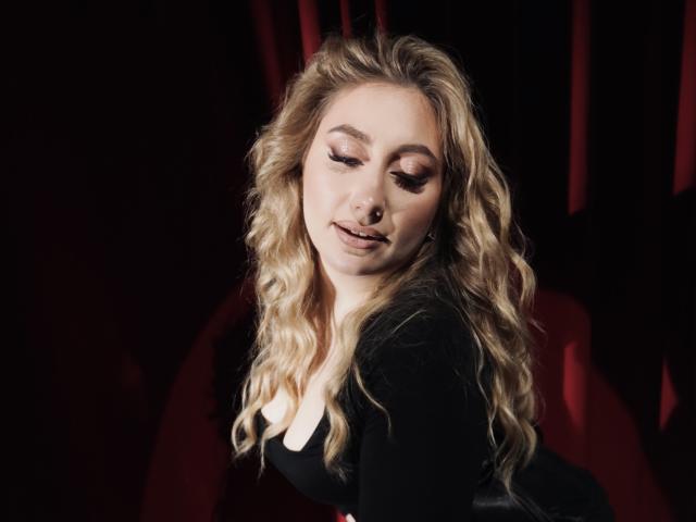 TrissieCaroline - Live sex cam - 19422814
