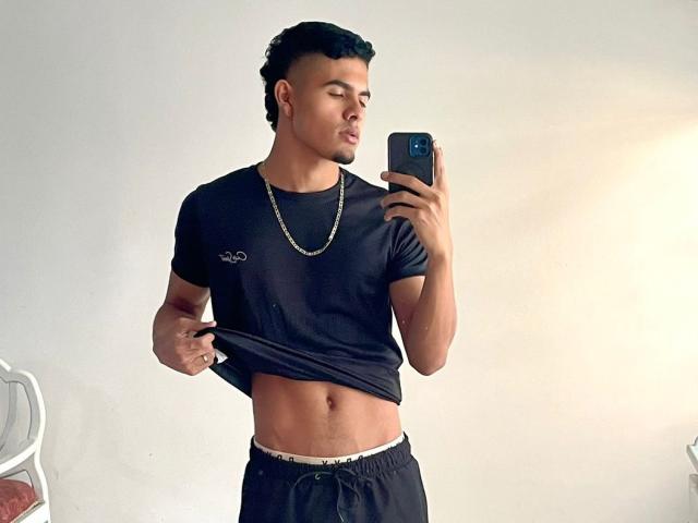 AlejandroKym - Live sex cam - 19424378