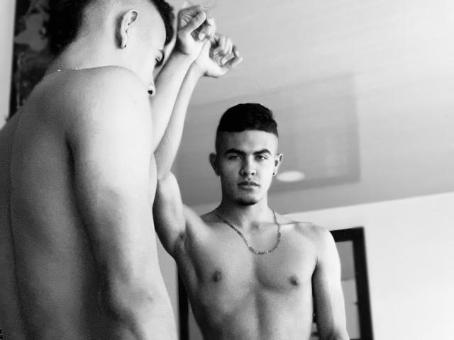 AlejandroKym - Live sex cam - 19424394