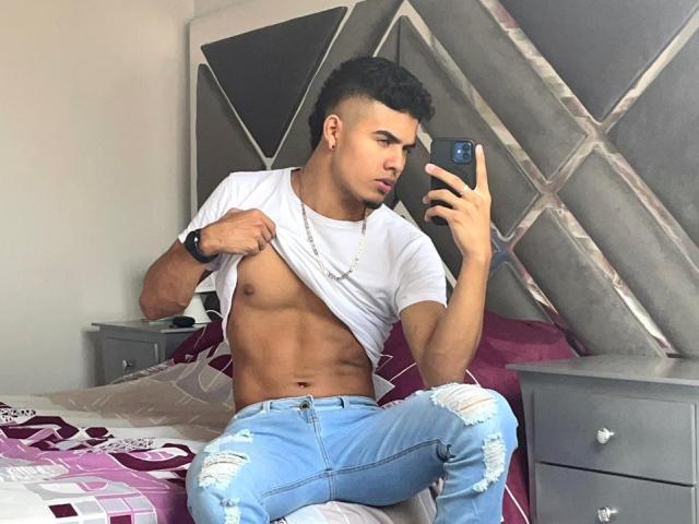 AlejandroKym - Live sex cam - 19424406